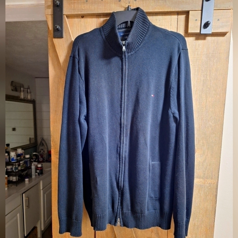 A Tommy Hilfiger men's full zipper sweater in a size XXL. Pre-loved